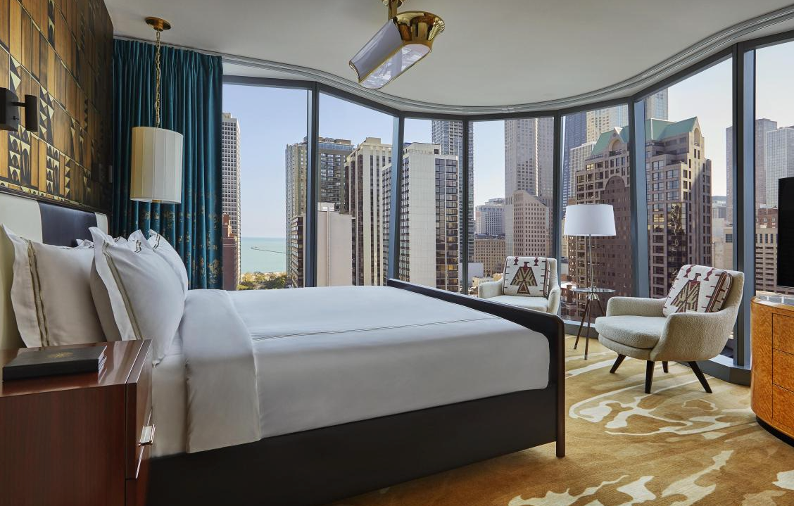 Queen of Hearts — Smart Policies Hotel