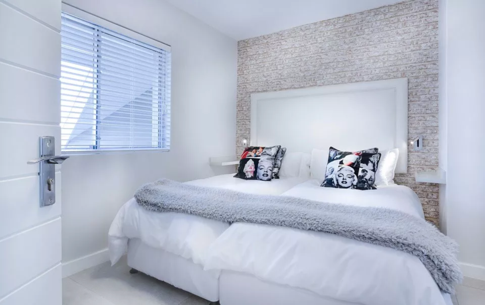 Hotel room — LUXURY ROOMS